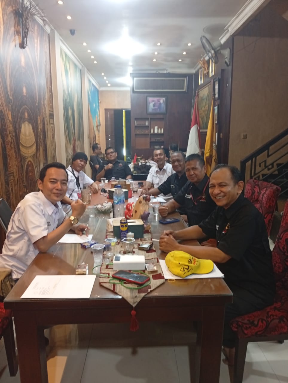 Rapat Koordinasi Lawyer dan Paralegal Dragon Law Firm, Membahas Strategi Hukum